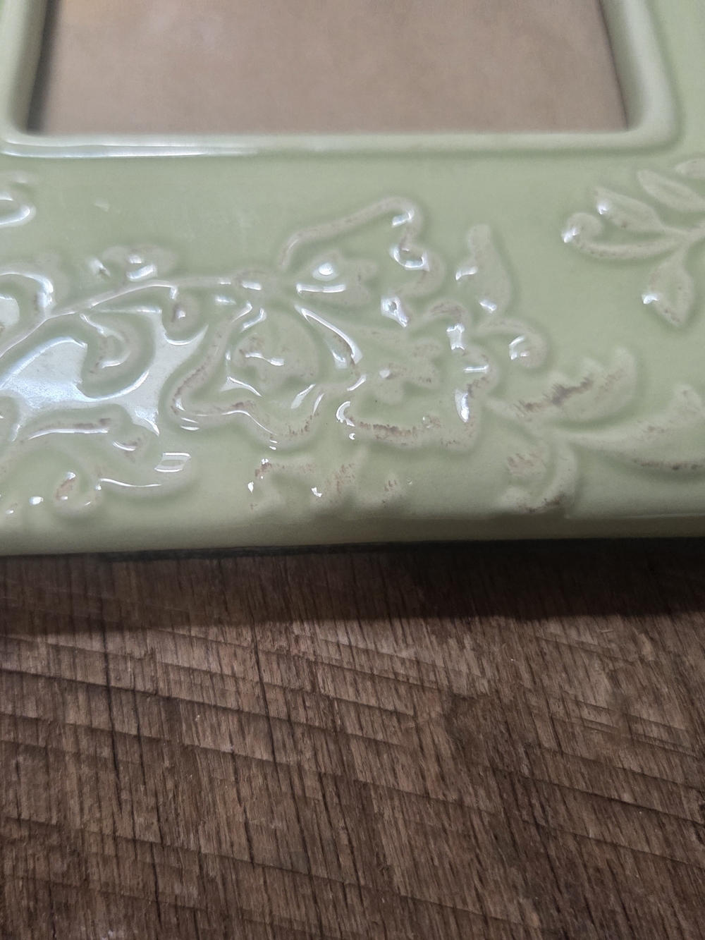 Green Ceramic Embossed 4x4 Photo Frame - Decorative and Elegant ~ Bin R - Picture 2 of 5